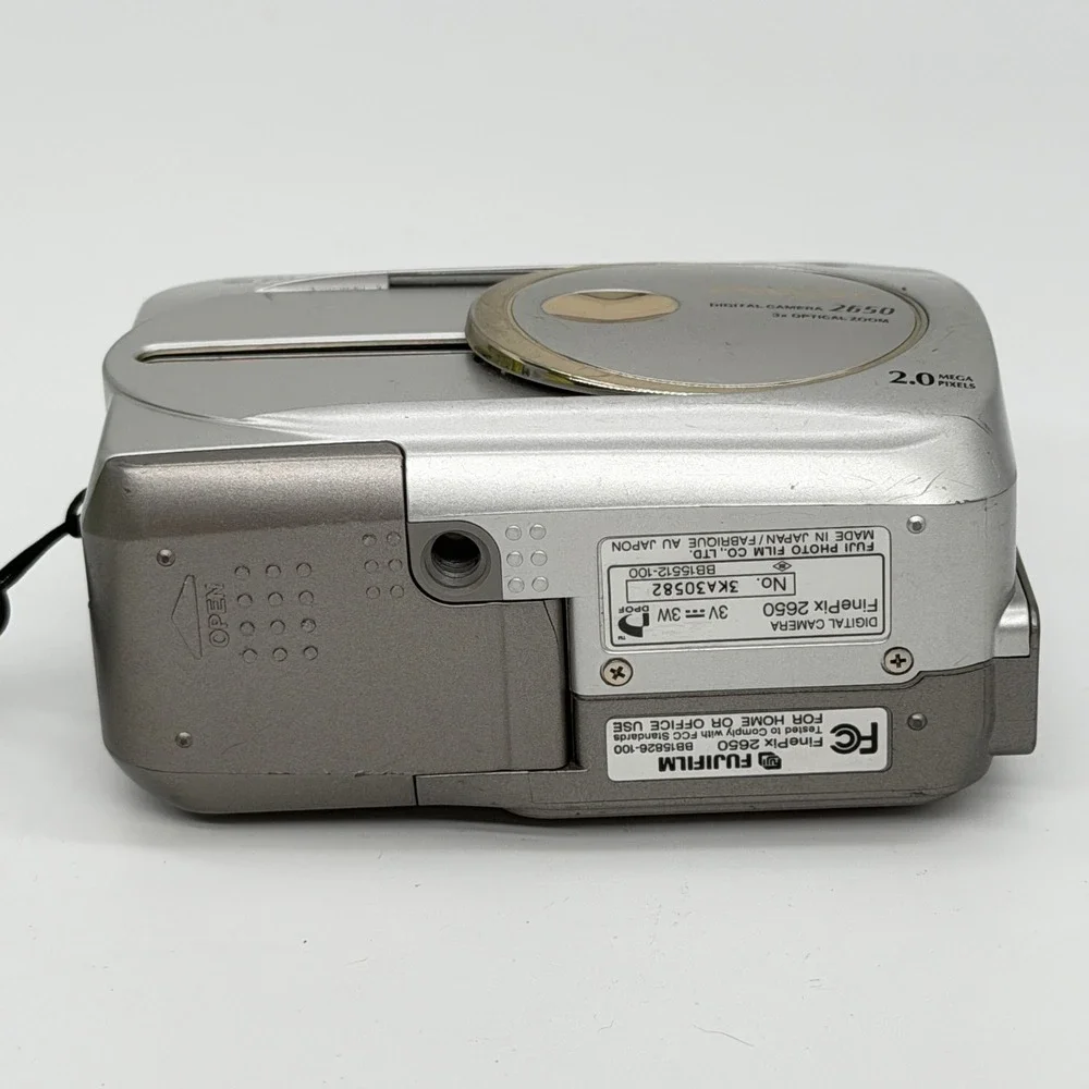 Fujifilm FinePix 2650 Digital Camera Silver 2.0MP 3x Optical Zoom Tested Works